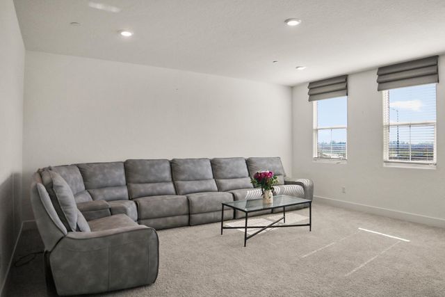 7008 W Whitman Avenue, Fresno, CA 93723