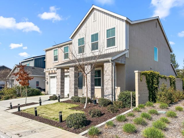 7008 W Whitman Avenue, Fresno, CA 93723