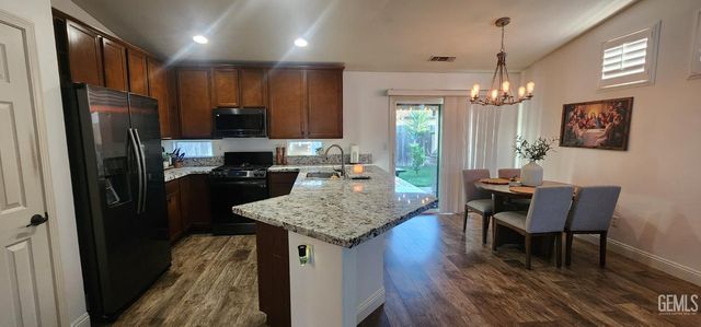 13627 Foyers Falls Drive, Bakersfield, CA 93314