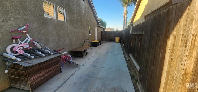 13627 Foyers Falls Drive, Bakersfield, CA 93314