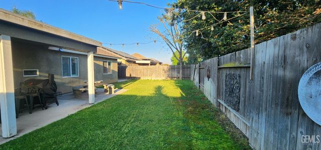 13627 Foyers Falls Drive, Bakersfield, CA 93314