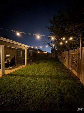 13627 Foyers Falls Drive, Bakersfield, CA 93314