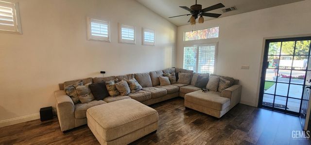 13627 Foyers Falls Drive, Bakersfield, CA 93314