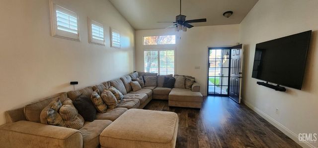 13627 Foyers Falls Drive, Bakersfield, CA 93314