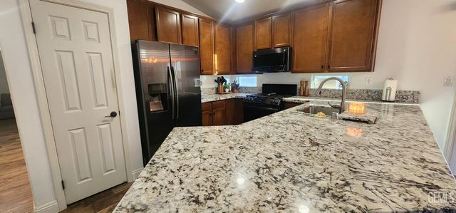 13627 Foyers Falls Drive, Bakersfield, CA 93314