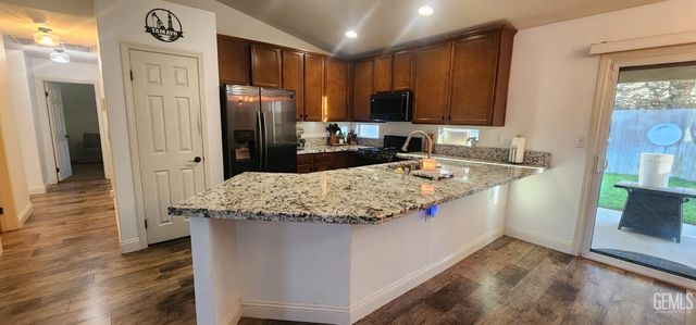 13627 Foyers Falls Drive, Bakersfield, CA 93314