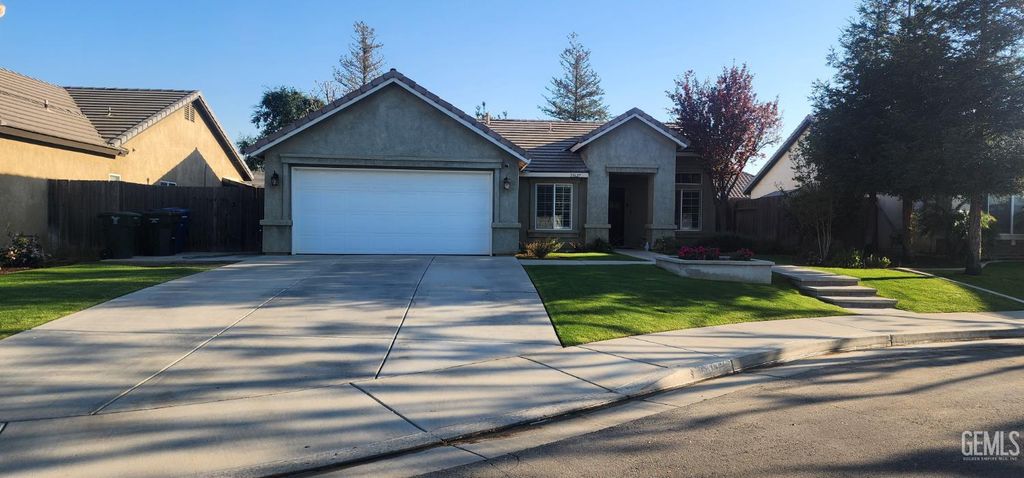 13627 Foyers Falls Drive, Bakersfield, CA 93314