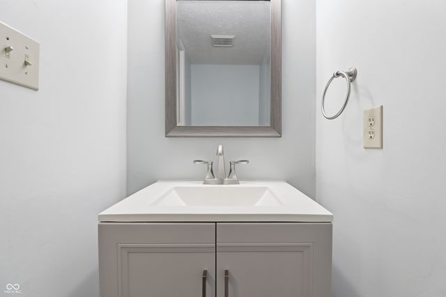 9697 Bradford Knoll Drive, Fishers, IN 46037