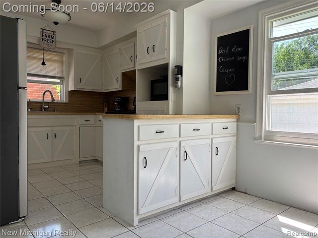 9919 Merriman Road, Livonia, MI 48150