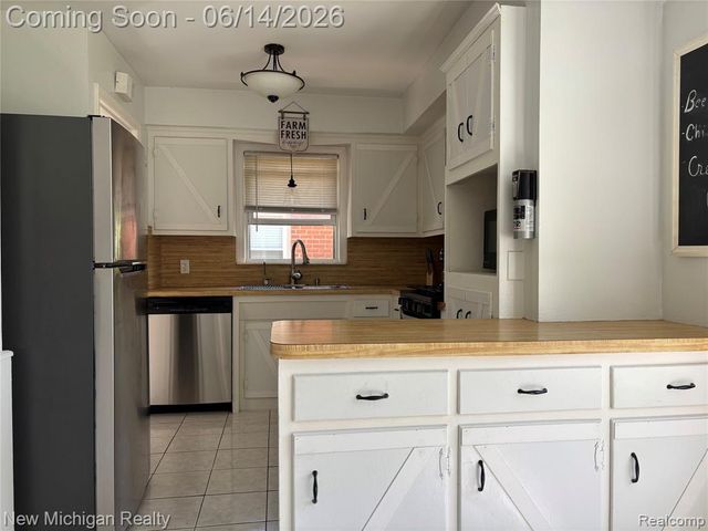 9919 Merriman Road, Livonia, MI 48150