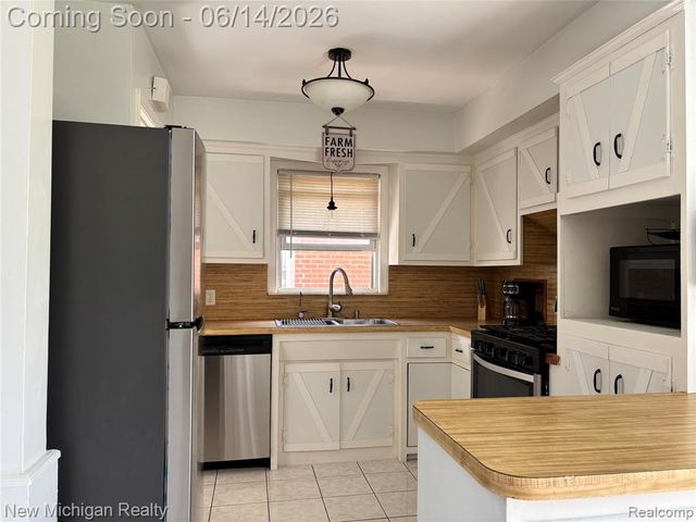9919 Merriman Road, Livonia, MI 48150