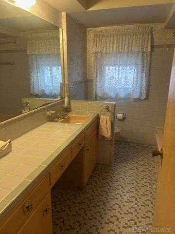 23382 Masch Avenue, Warren, MI 48091