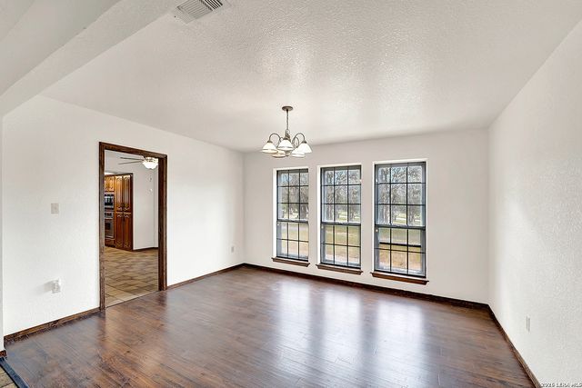 110 Post Oak, Floresville, TX 78114