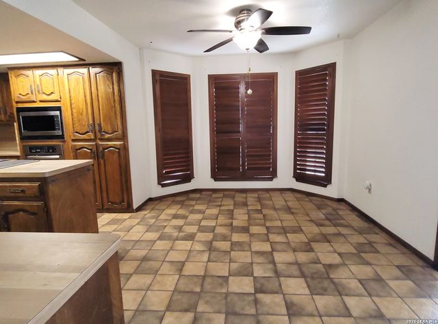 110 Post Oak, Floresville, TX 78114