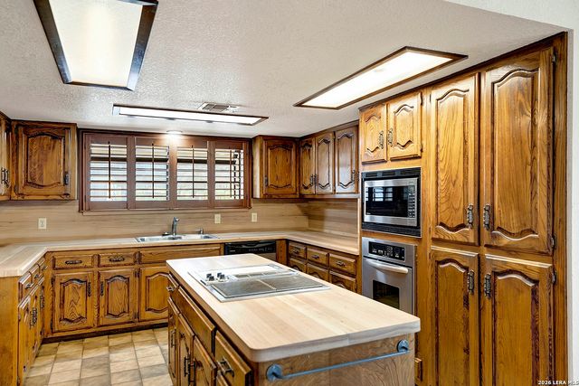 110 Post Oak, Floresville, TX 78114