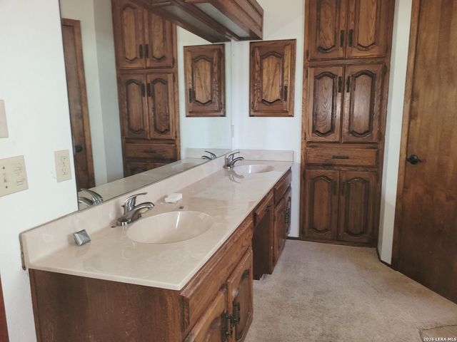 110 Post Oak, Floresville, TX 78114