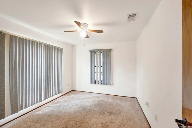 110 Post Oak, Floresville, TX 78114