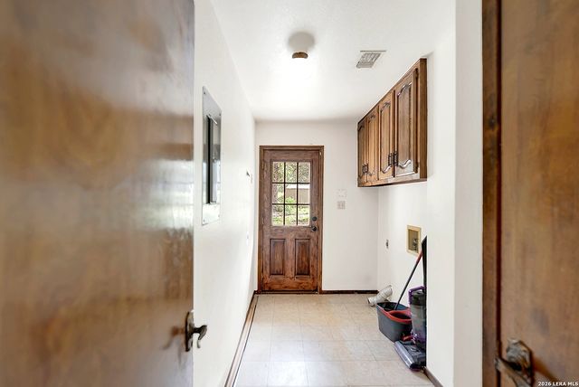 110 Post Oak, Floresville, TX 78114