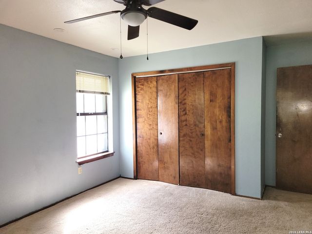 110 Post Oak, Floresville, TX 78114