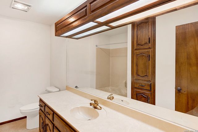 110 Post Oak, Floresville, TX 78114