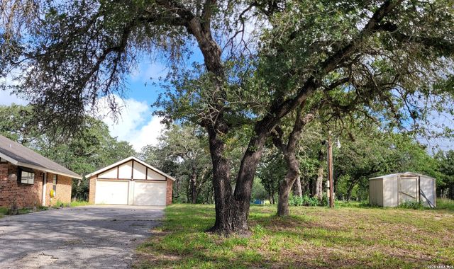 110 Post Oak, Floresville, TX 78114