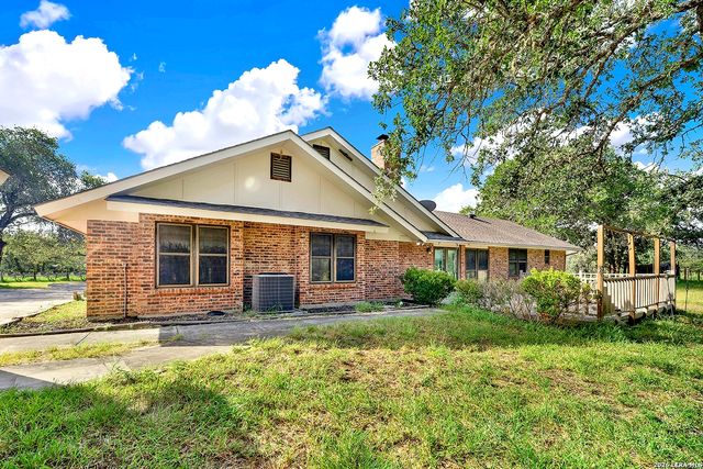 110 Post Oak, Floresville, TX 78114