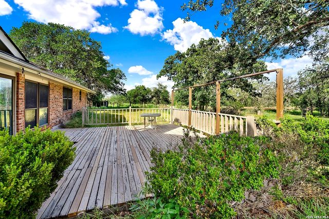 110 Post Oak, Floresville, TX 78114