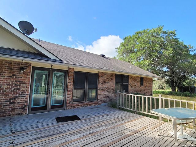 110 Post Oak, Floresville, TX 78114