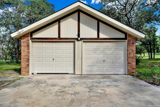 110 Post Oak, Floresville, TX 78114