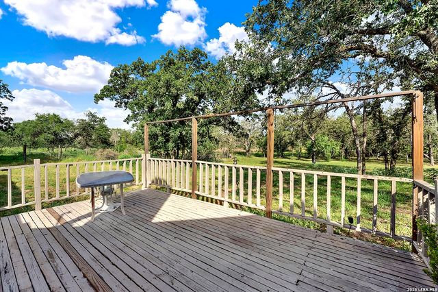 110 Post Oak, Floresville, TX 78114