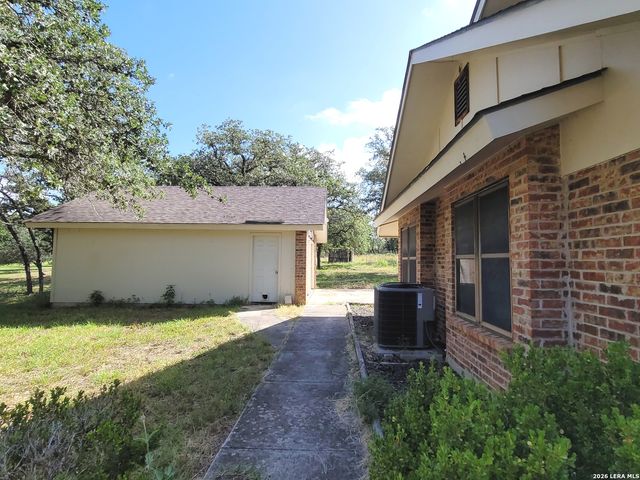 110 Post Oak, Floresville, TX 78114