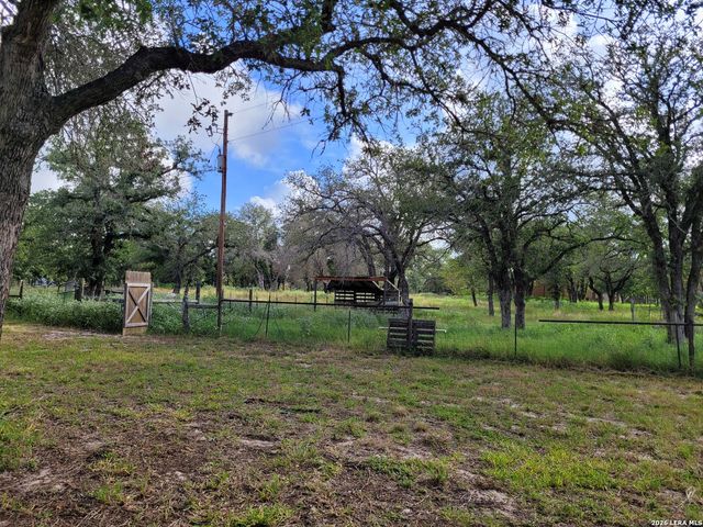 110 Post Oak, Floresville, TX 78114