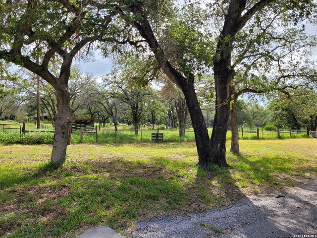 110 Post Oak, Floresville, TX 78114