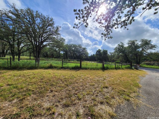 110 Post Oak, Floresville, TX 78114