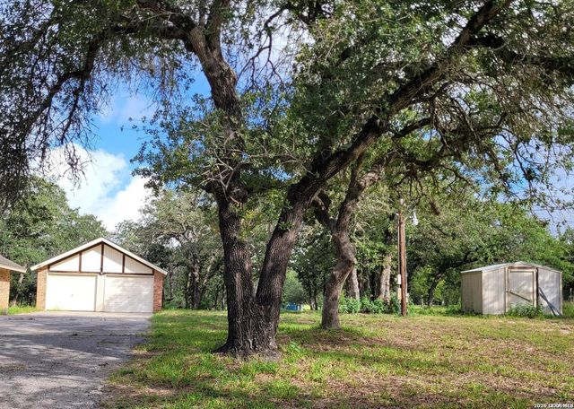 110 Post Oak, Floresville, TX 78114