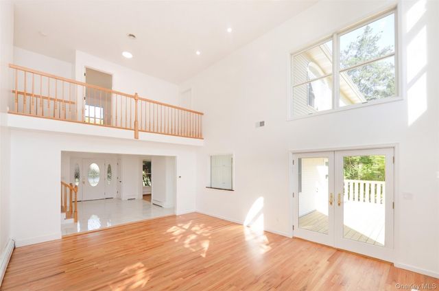 6 S Post Lane, Airmont, NY 10952