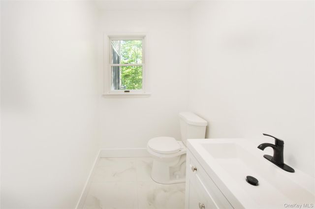 6 S Post Lane, Airmont, NY 10952