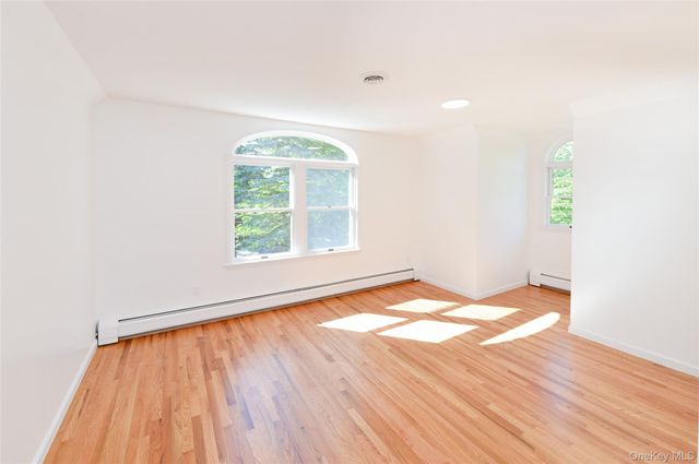 6 S Post Lane, Airmont, NY 10952