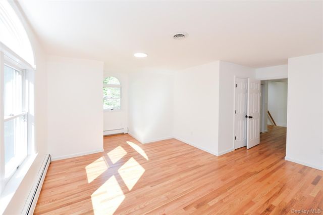 6 S Post Lane, Airmont, NY 10952