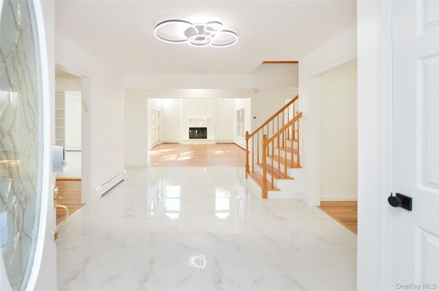 6 S Post Lane, Airmont, NY 10952
