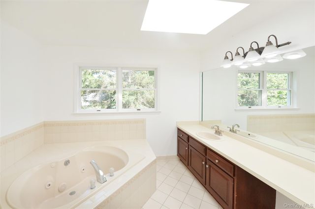 6 S Post Lane, Airmont, NY 10952