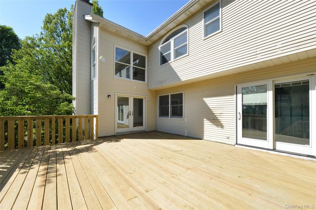 6 S Post Lane, Airmont, NY 10952