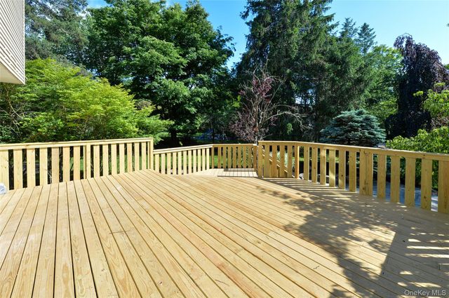 6 S Post Lane, Airmont, NY 10952