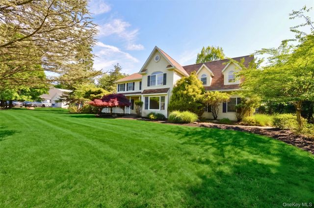 6 S Post Lane, Airmont, NY 10952