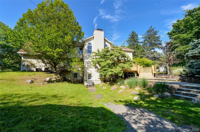 6 S Post Lane, Airmont, NY 10952