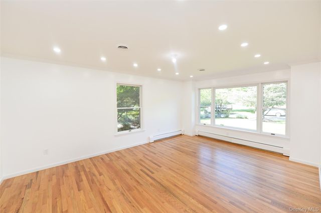 6 S Post Lane, Airmont, NY 10952