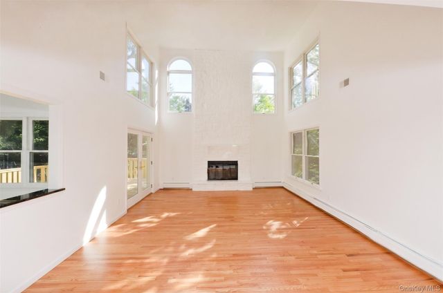 6 S Post Lane, Airmont, NY 10952