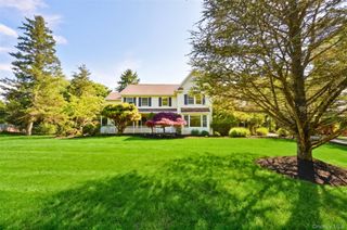 6 S Post Lane, Airmont, NY 10952