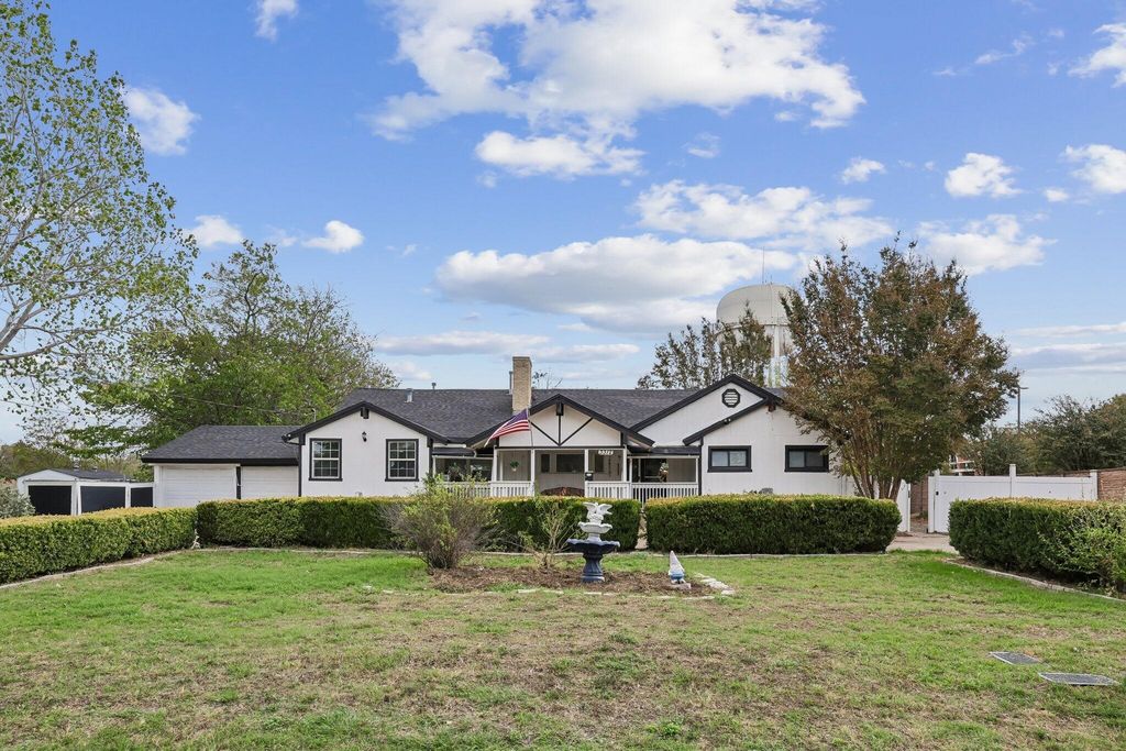 3312 Meadow Oaks Drive, Haltom City, TX 76117 — photo 2