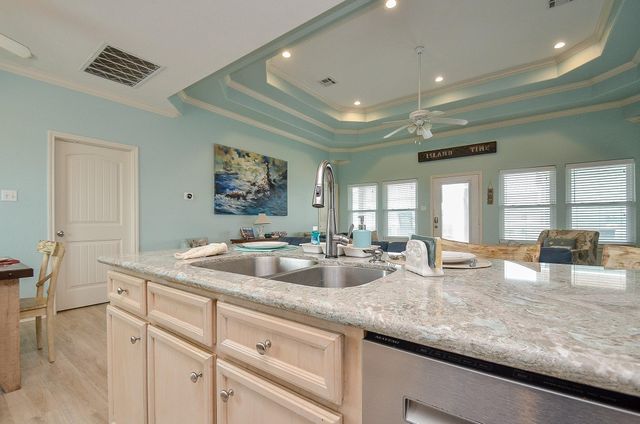 3346 Pirates Cove, Crystal Beach, TX 77650